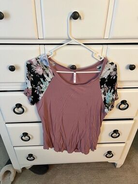 Floral Raglan Short Sleeve Tee in Dusty Mauve